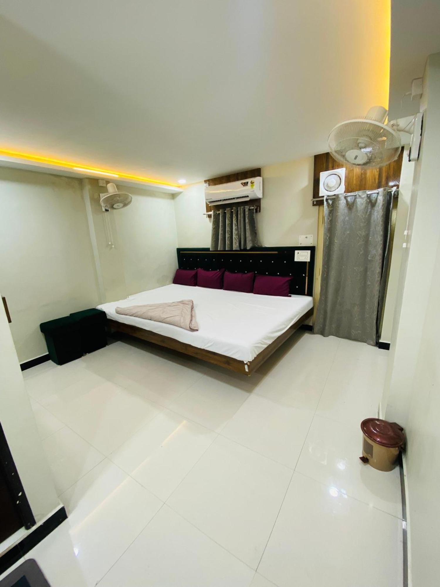 Hotel Super Palace Ujjain Luaran gambar