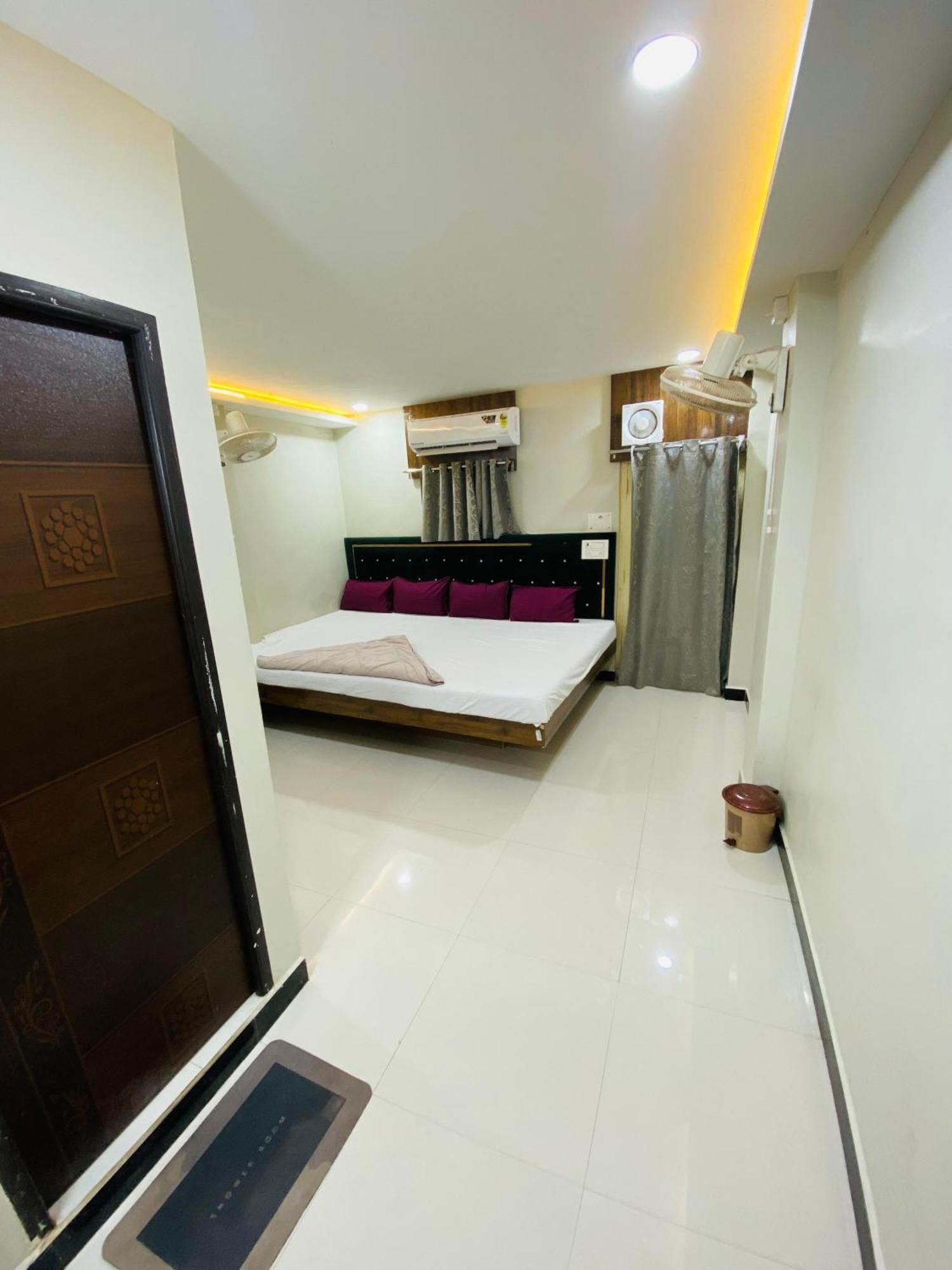 Hotel Super Palace Ujjain Luaran gambar